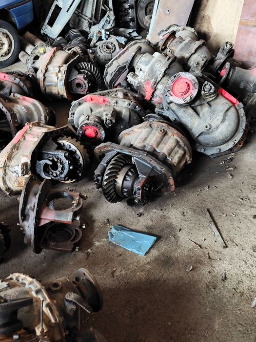 Редуктор средний-задний Shacman/HOWO