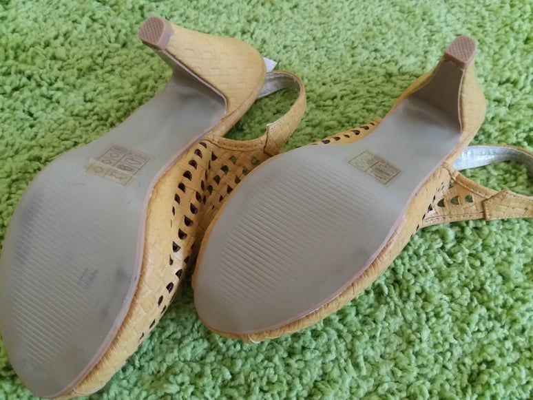 Продавам нови жълти сандали, размер 36