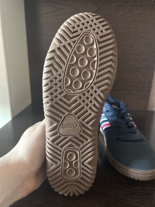 Продам обувь тенниски для мальчика