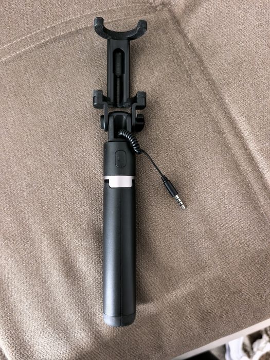 Vând selfie stick original Huawei cu fir (Jack 3.5mm), funcție trepied