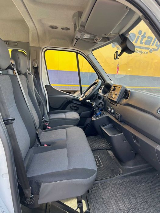 Vindem Renault Master