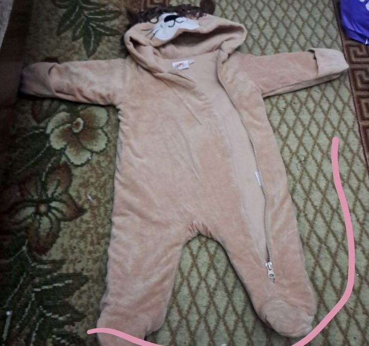 Комбинезон  с мордочкой льва детская теплая в хорошем состоянии