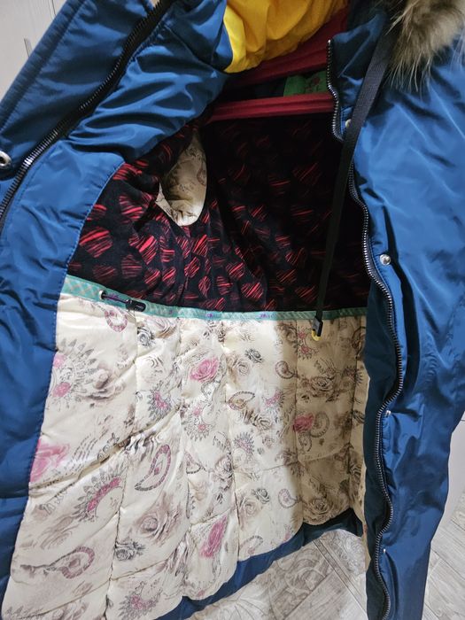 Продам зимнюю куртку на девочку