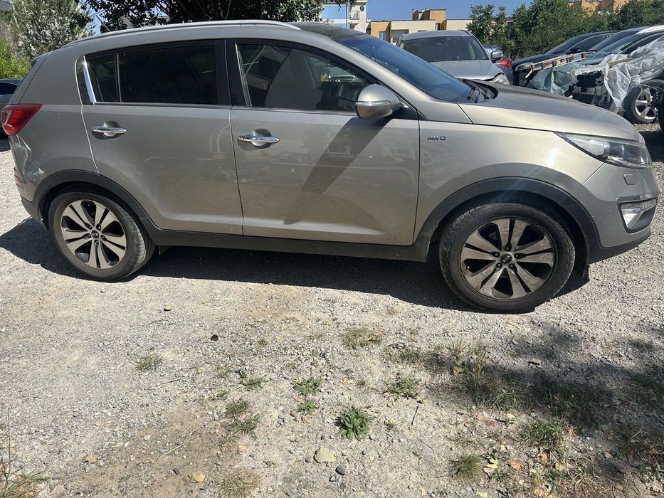 Kia Sportage 2.0crdi 136 AWD панорама на части!