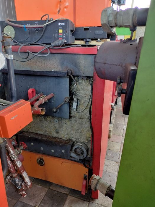 Vând centrale termice pe lemne cărbune și cu injector de ulei 28kw .