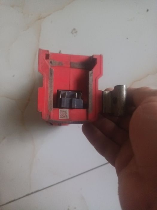 Bormasina milwaukee 250 lei