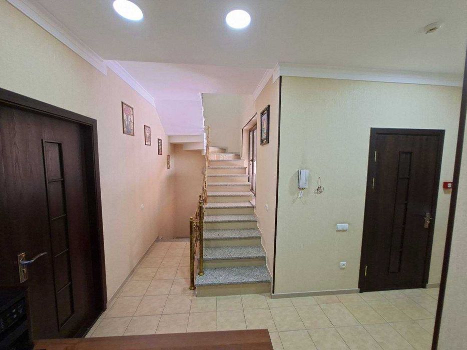 Продаётся 3-х уровневый ТАУН ХАУС,  Циалковский, 130м2.