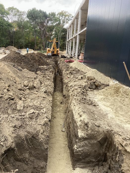 Услуги с комбиниран багер,бобкат  и  самосвали.