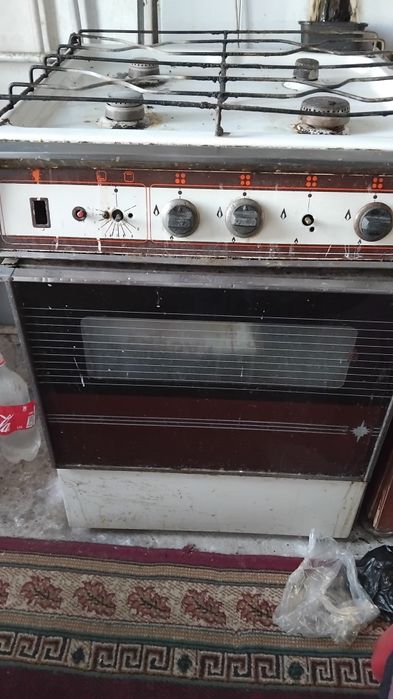 Газ плита старая, но в хорошем состоянии
