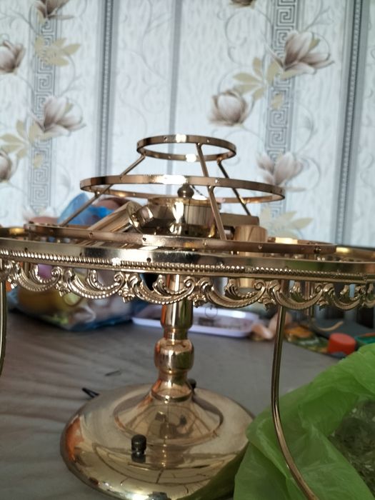 Продам красивую люстру