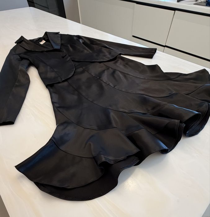 Costum satinat cu fusta