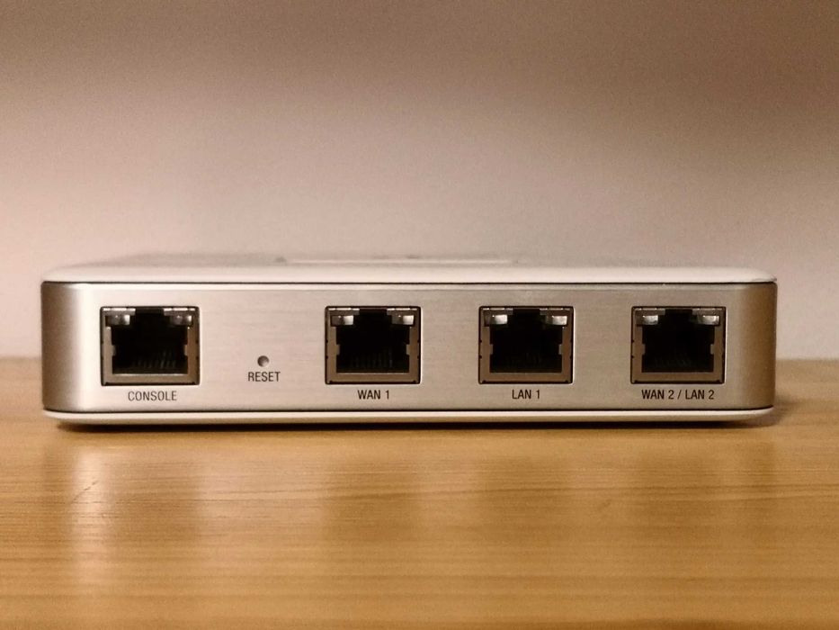Router Ubiquiti USG 3P (UNIFI router, gigabit, dual WAN, load balance)
