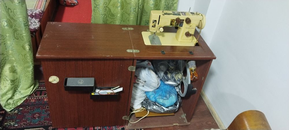 Продается швейная машинка Чайка