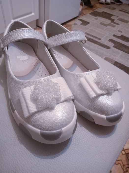 Продам туфельки для девочки