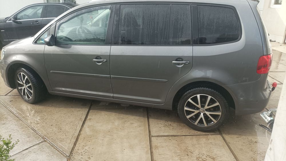 VOLKSWAGEN Touran 2011 — imagine 3
