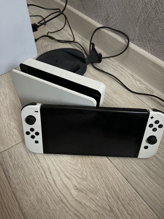Продам Nintendo Switch Oled