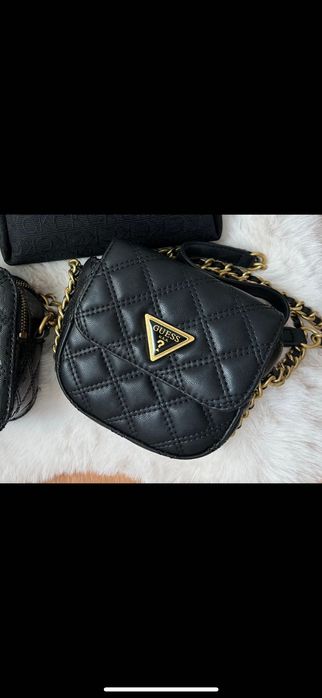 Малка чантичка Guess