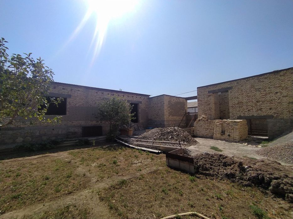 Uchastka joy srochna sotiladi.