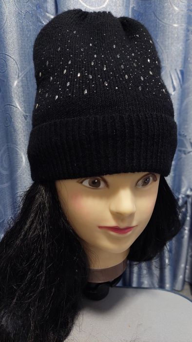 Продам шапки демисезонные