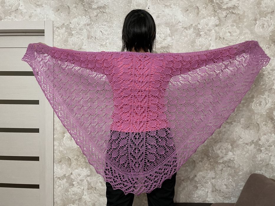 Продам шали ручной работы.