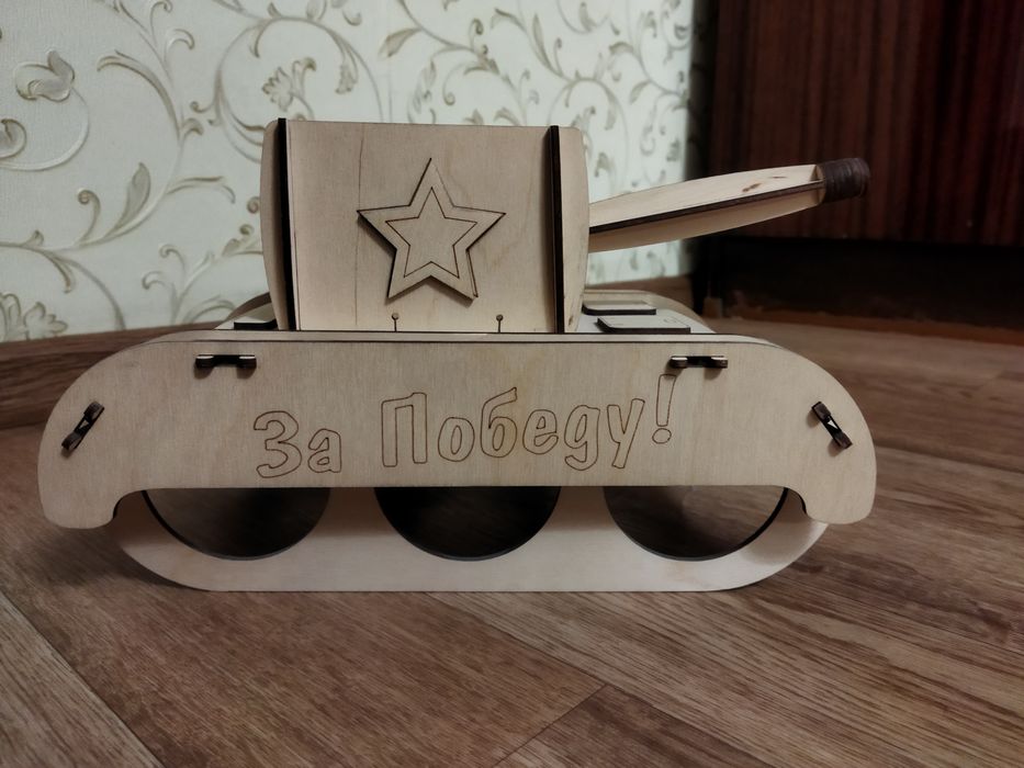 Праздничная Упаковка для пивных банок:машинка и танк