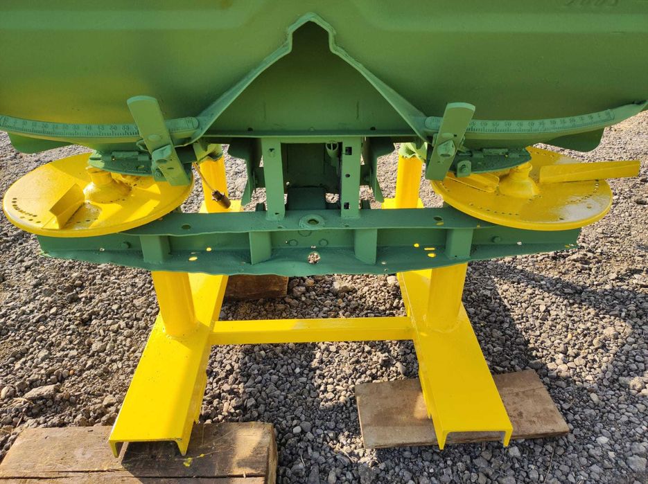 Distribuitor de ingrasaminte Amazone 3000litri,  24m