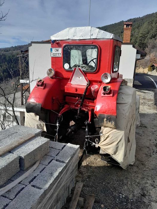 Трактор червен Т40