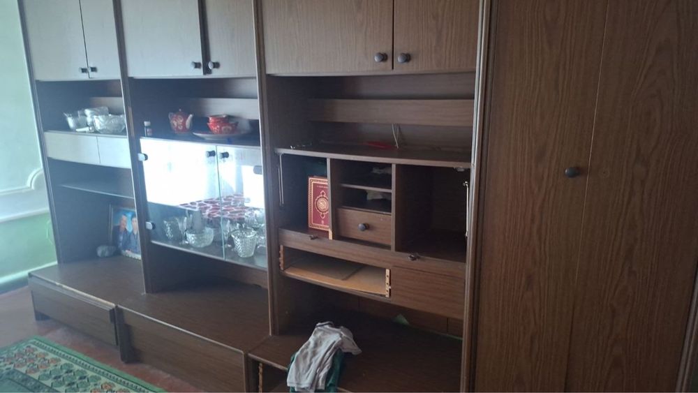 Mebel eski ozgina singan joyi bor kotta