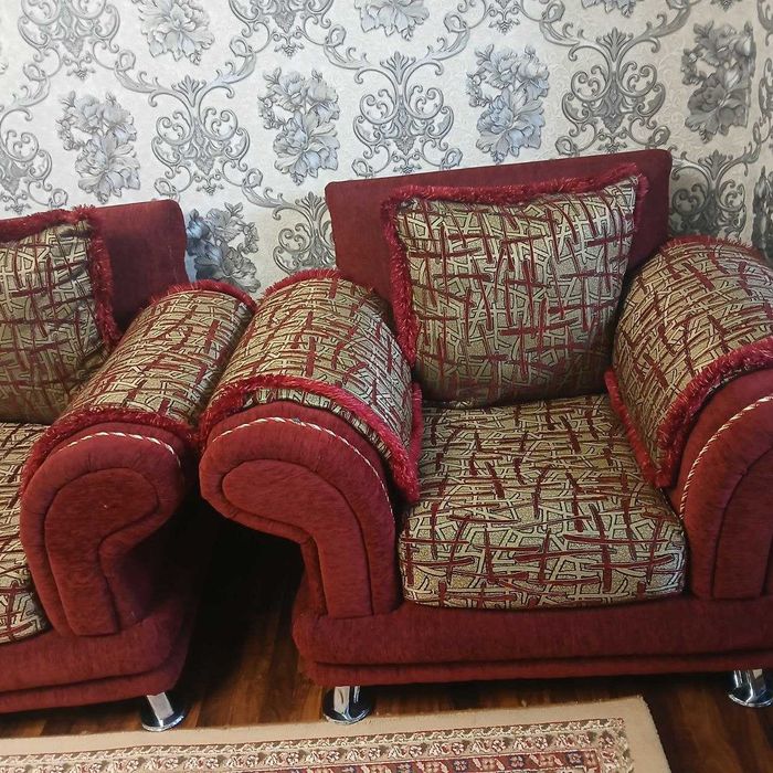 Диван кресло для гостиной в очень хорошем и чистом состоянии