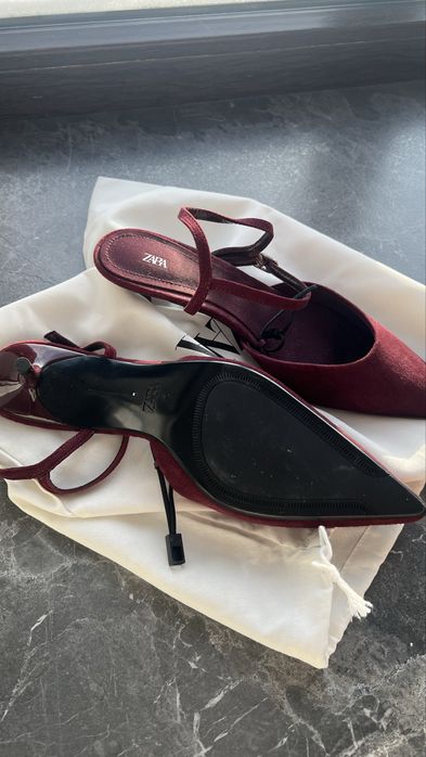 Бархатные туфли Zara