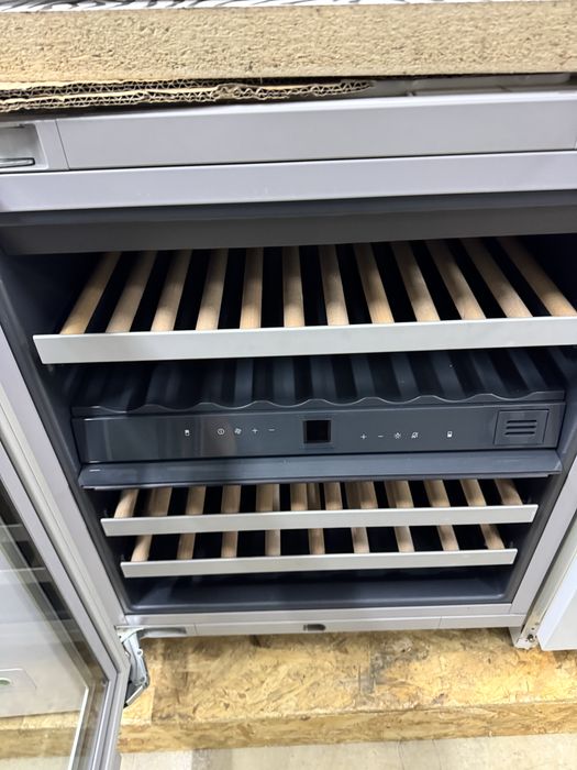 Витрина/охладител за вино Gaggenau A+++  Безупречна Germany ГАРАНЦИЯ