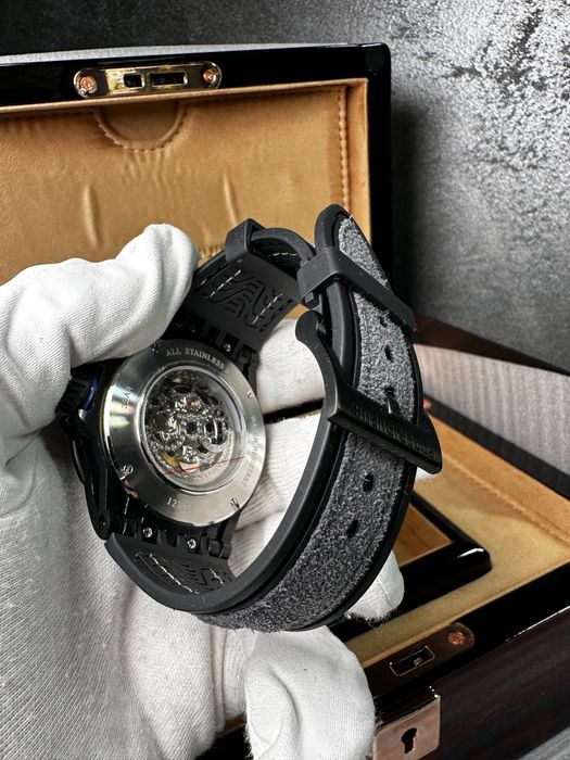 Часовник Roger Dubuis