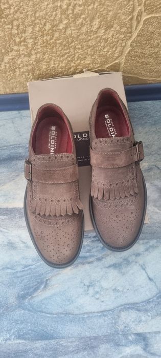 Pantofi din piele noi