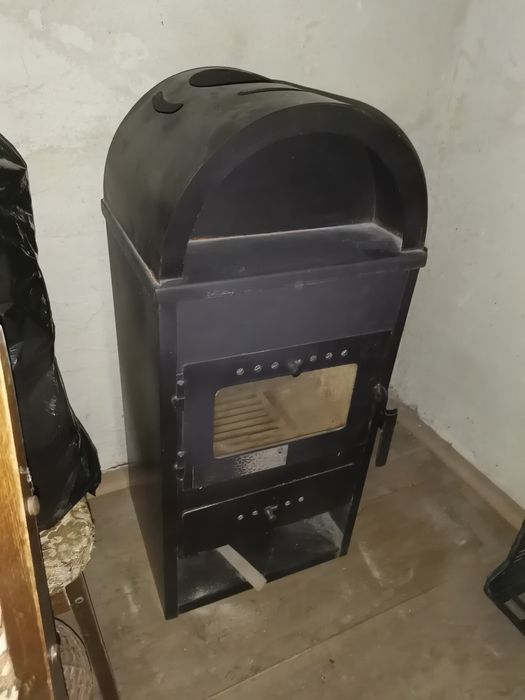 Șemineu pe lemne