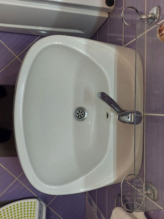 Lavoar ceramic cu picior si baterie