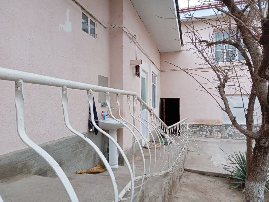 Xovli sotiladi 7sotix chirchiq oktyabr bozorda