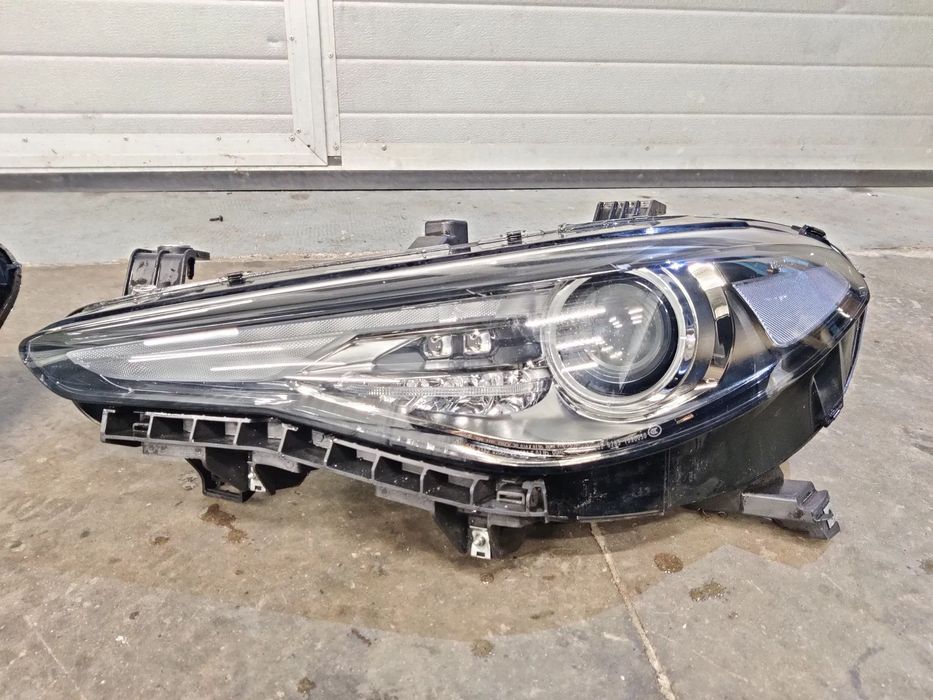 Far fata stanga cu Xenon si LED Alfa Romeo GIULIA 2016-2023 Cod 50553226 / 05E18-T1