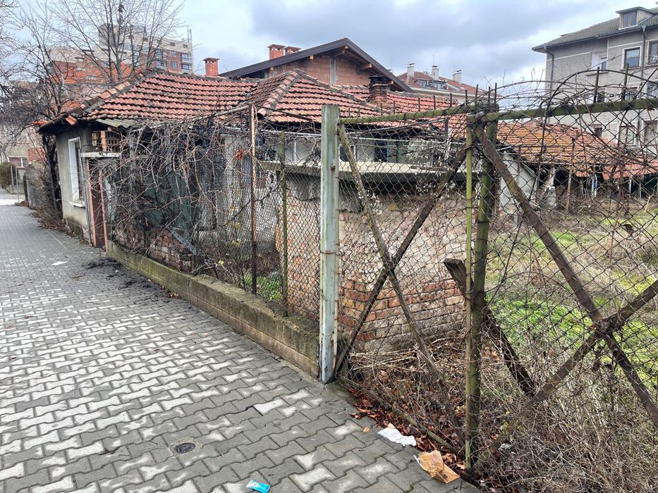 продавам къща  с двор400м.квв Севлиево