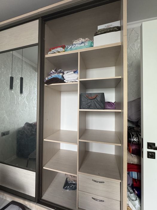 Шкаф, добротный шифоньер для спальня