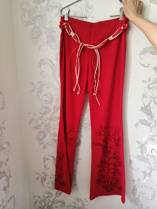 Брюки красные женские.