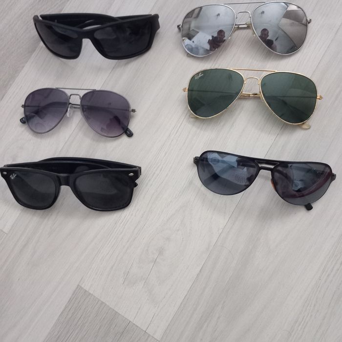 Ochelari de soare sunt uni de firma