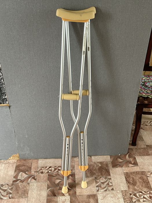 Подмышечные костыли (пара)