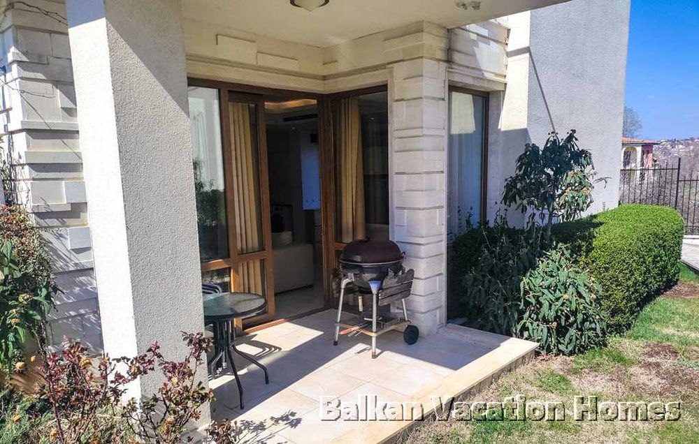 Триетажна къща близо до плажа в Бяла