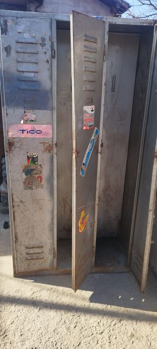 Dulap metalic cu doua sau trei usi