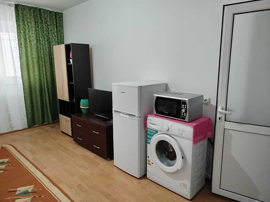 Vând garsonieră Viaduct