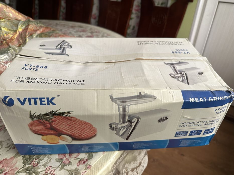 Продам новую мясорубку Vitek