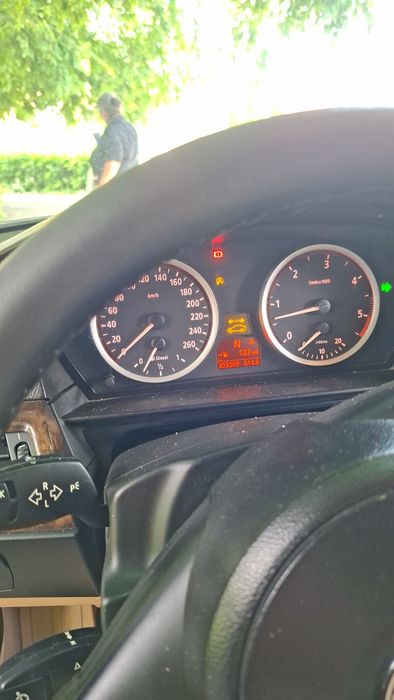 Vînd bmw 530 în stare foarte bună de fumcționare.