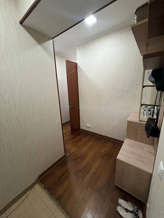 Срочно продается 1 комнатная квартира с балконом 2/6 в поселке Улугбек