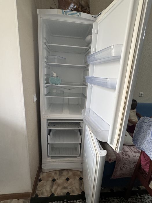 Холодильник Indesit