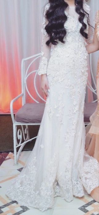 Продам платье цвета айвори